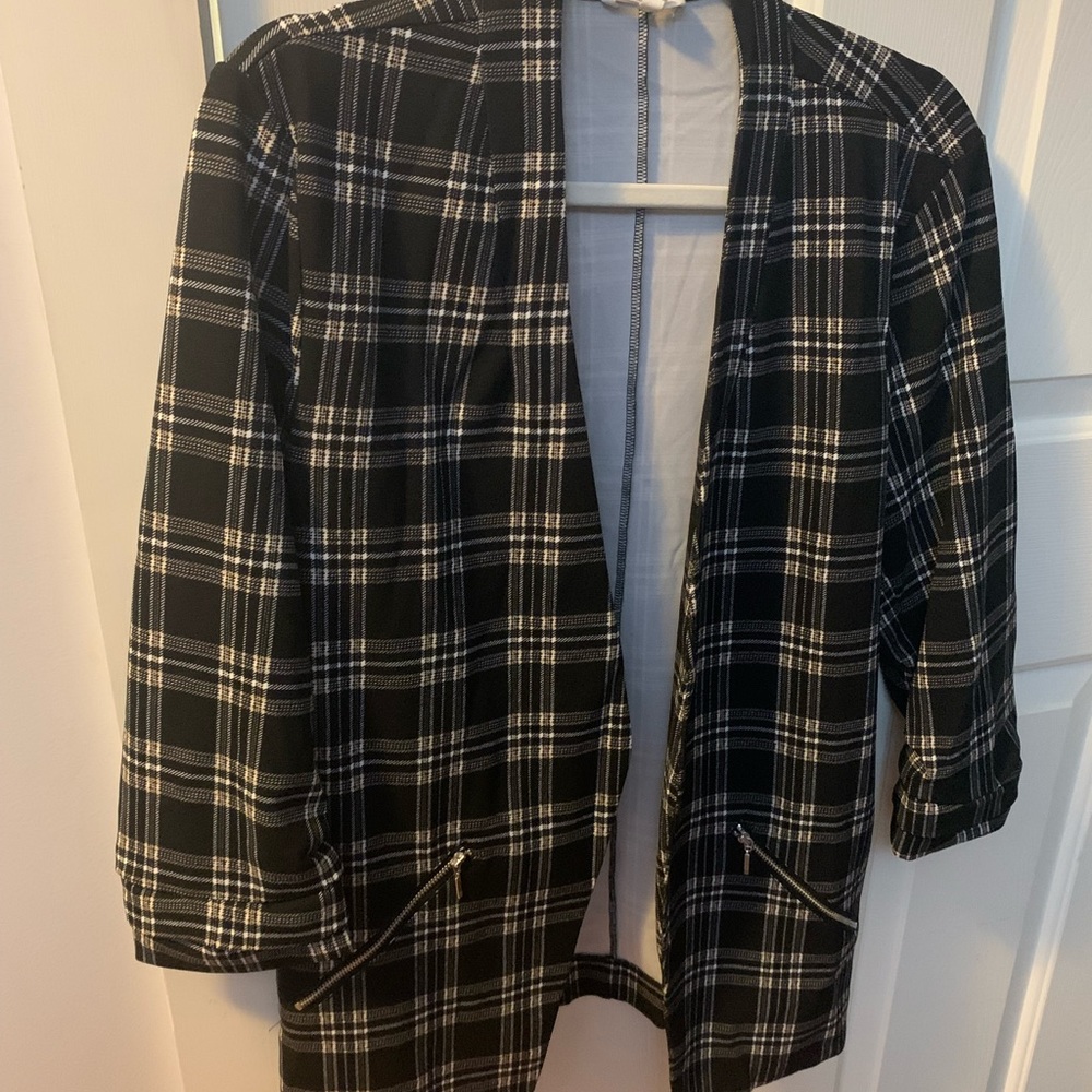 SOLD ✔️Maurices Black Plaid Blazer Large